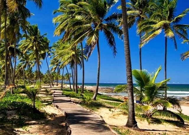 Qual é a praia com melhor estrutura em Salvador?