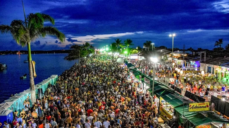 Melhores baladas e luais de Porto Seguro na Bahia